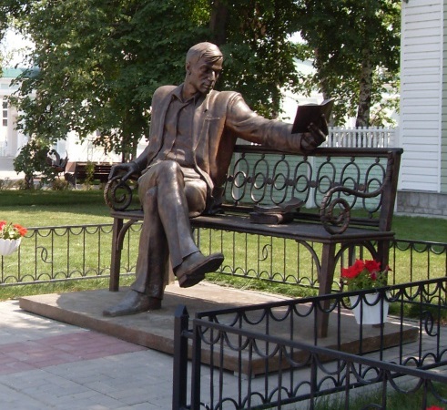 Памятник Борису Пастернаку в Мучкапе